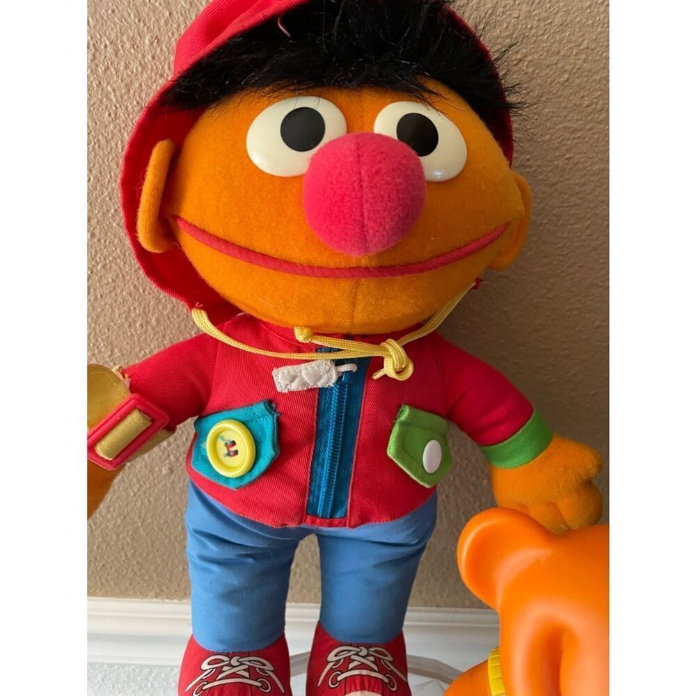 Sesame Street Dress Me Ernie Plush & Vinyl Ernie Holding a Daisy Bank - Picture 3 of 12
